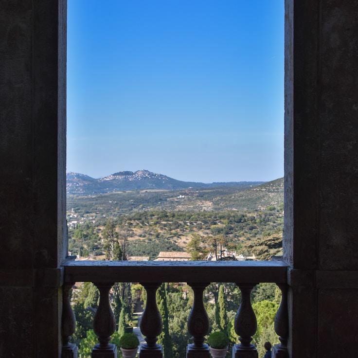 Outdoor terrace seating suitable for families in Paris